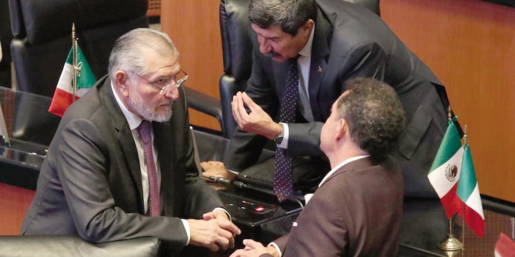 De izq. a der.: Adán Augusto López, Javier Corral e Ignacio Mier, el miércoles.