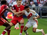 Árbitro del partido entre Perú vs Canadá se desploma por golpe de calor