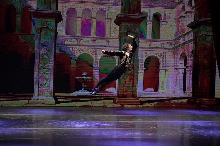 Espectáculo cultural y dancístico en el Centro Cultural Álvaro Carrillo.