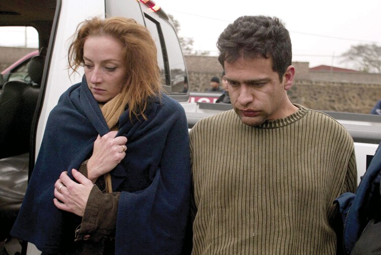 El 8 de diciembre de 2005 Florence Cassez y su pareja, Israel Vallarta, fueron detenidos acusados de liderar una banda de secuestradores.