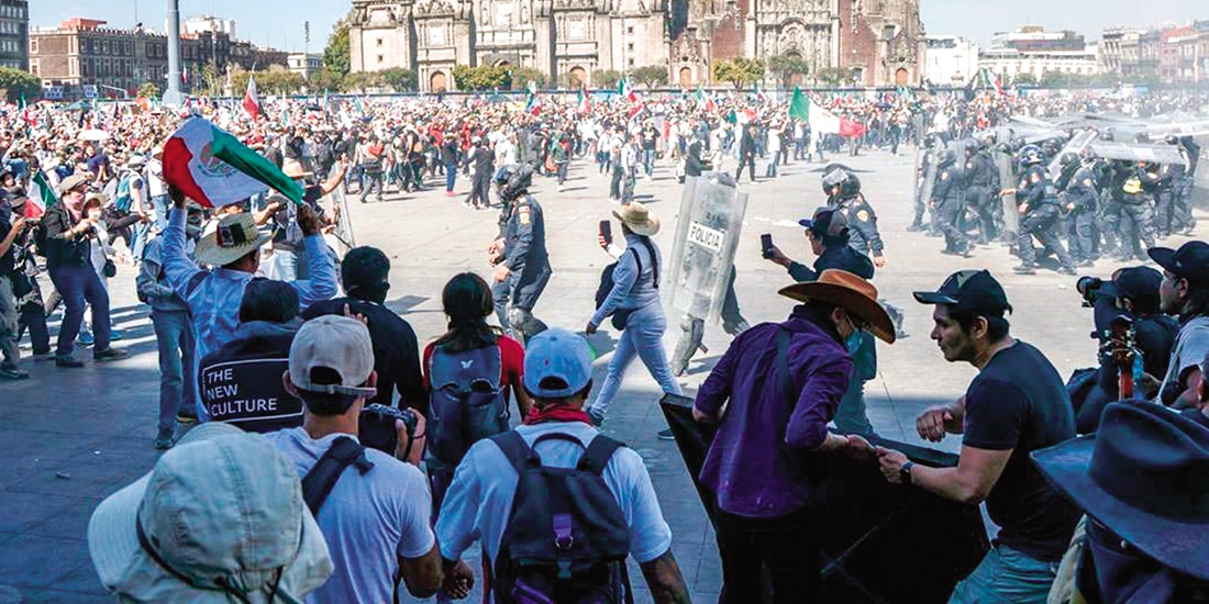 Enfrentamiento entre manifestantes y policías, el 15 de noviembre.