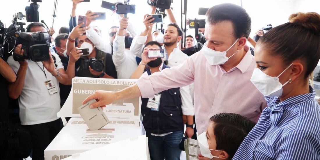 Acude Esteban Villegas a votar