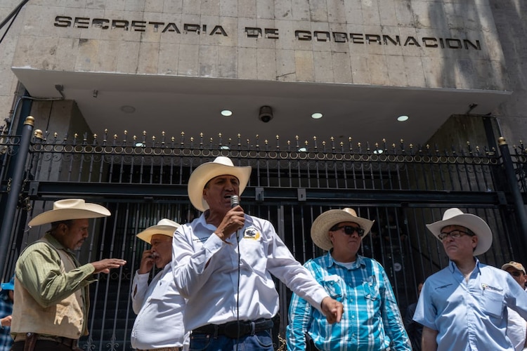 Manifestantes arribaron a la Secretaría de Gobernación con el fin de ser atendidos