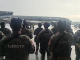 Elementos del Ejército Mexicano fueron trasladados por aire y tierra para reforzar las labores de seguridad en Sinaloa.