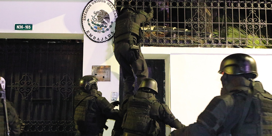 Asalto a la Embajada de México en Quito, Ecuador, el 5 de abril de 2024.