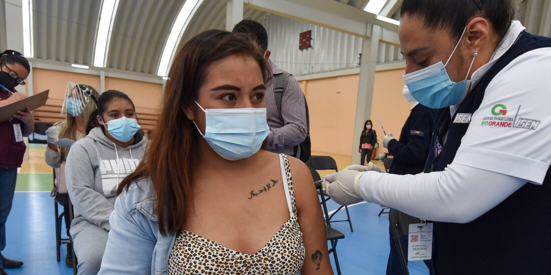 Este viernes se aplicaron 324 mil 634 primeras dosis para personas de 40 a 49 años en la Ciudad.