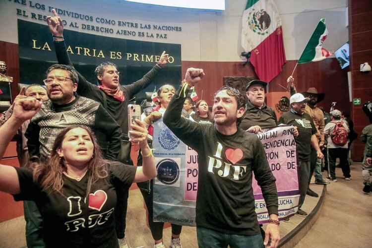 El 10 de noviembre la oposición tomó el Senado para impedir debate de la Judicial.