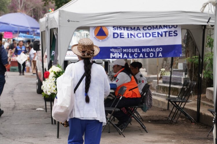 Elementos de seguridad vigilarán los accesos a los panteones y zonas comerciales de Polanco y Lomas de Sotelo.
