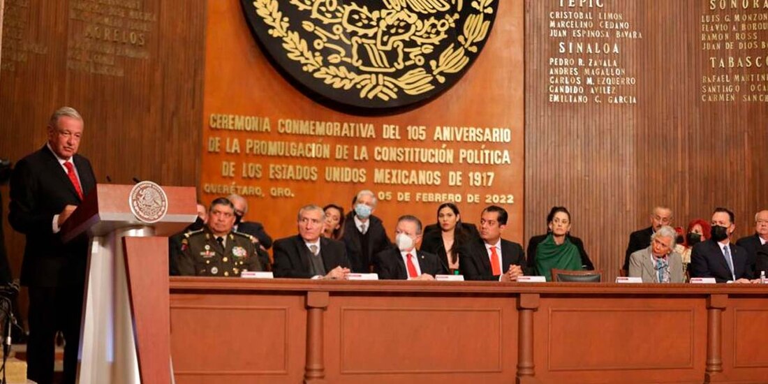 AMLO estuvo acompañado por gobernadores y funcionarios de su gabinete