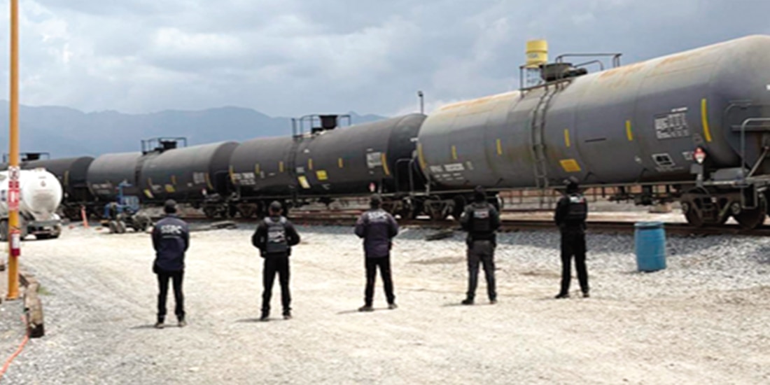En la fotografía, contenedores asegurados en acciones contra huachicol.