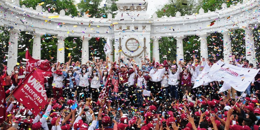 Líderes y candidatos ganadores de Morena, ayer, en el Centro de la capital.