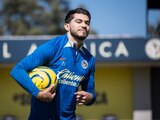 Henry Martín en un entrenamiento del América