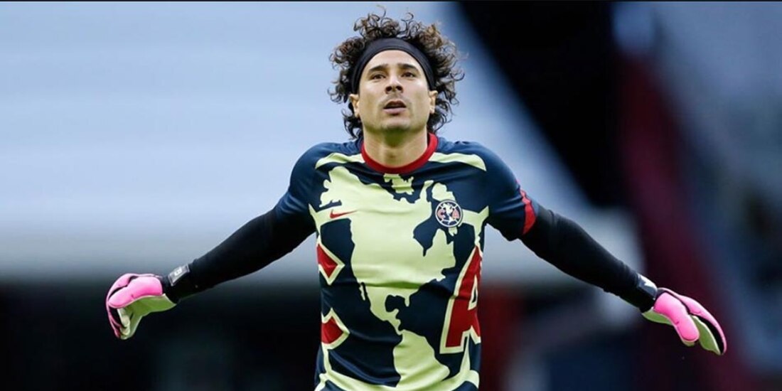 Guillermo Ochoa es el actual portero titular y capitán del América en la Liga MX.