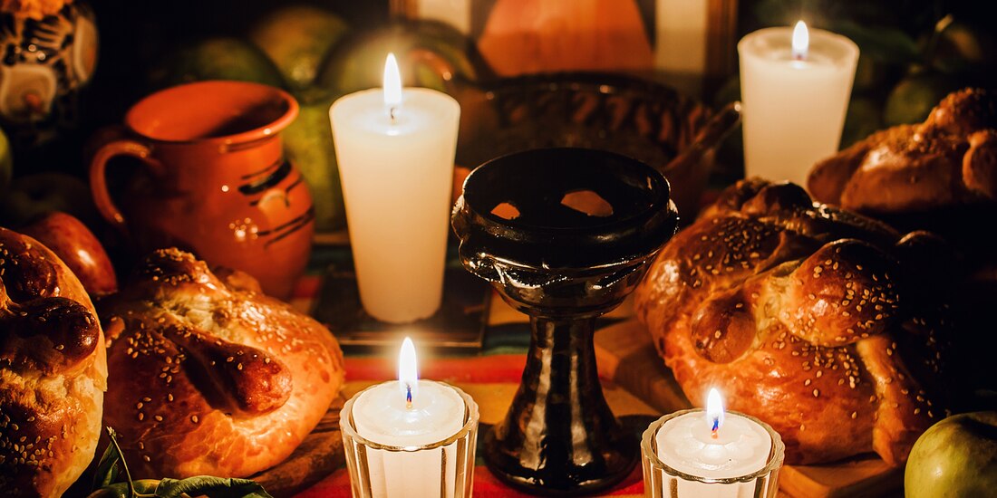 Elementos del altar de muertos