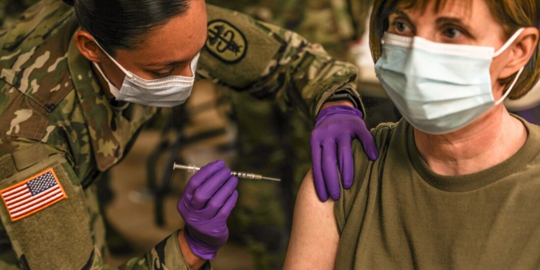 Los comandantes del Ejército deberán iniciar los procesos de separación en contra de soldados que rechacen ser inmunizados.