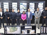 Al centro, la gobernadora de Tlaxcala, Lorena Cuéllar, durante la inauguración del C2 en Tepeyanco.
