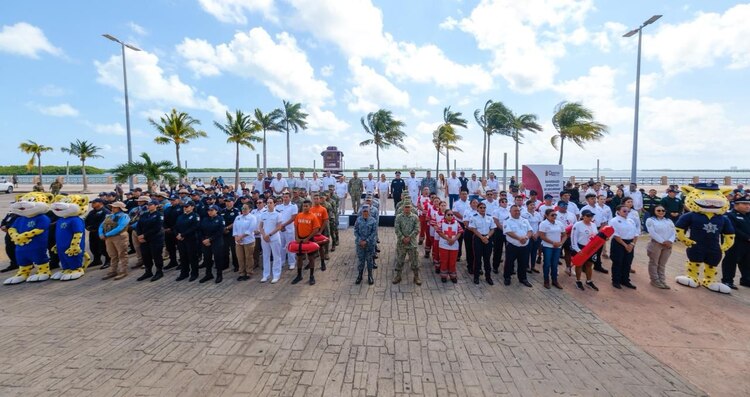 Fuerzas federales y estatales coordinan esfuerzos para vigilar los 12 destinos turísticos del Caribe Mexicano durante el periodo vacacional.