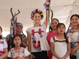 Mujeres de pueblos originarios en Xochimilco cierran filas con Claudia Sheinbaum.