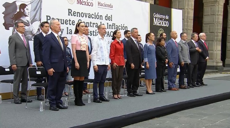 La presidenta Claudia Sheinbaum encabezó la renovación del PACIC junto con representantes del sector empresarial en Palacio Nacional.