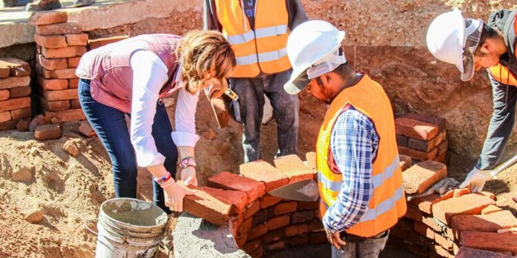 Marina del Pilar dio cuenta además de la pavimentación de la calle de ingreso a la colonia San José.