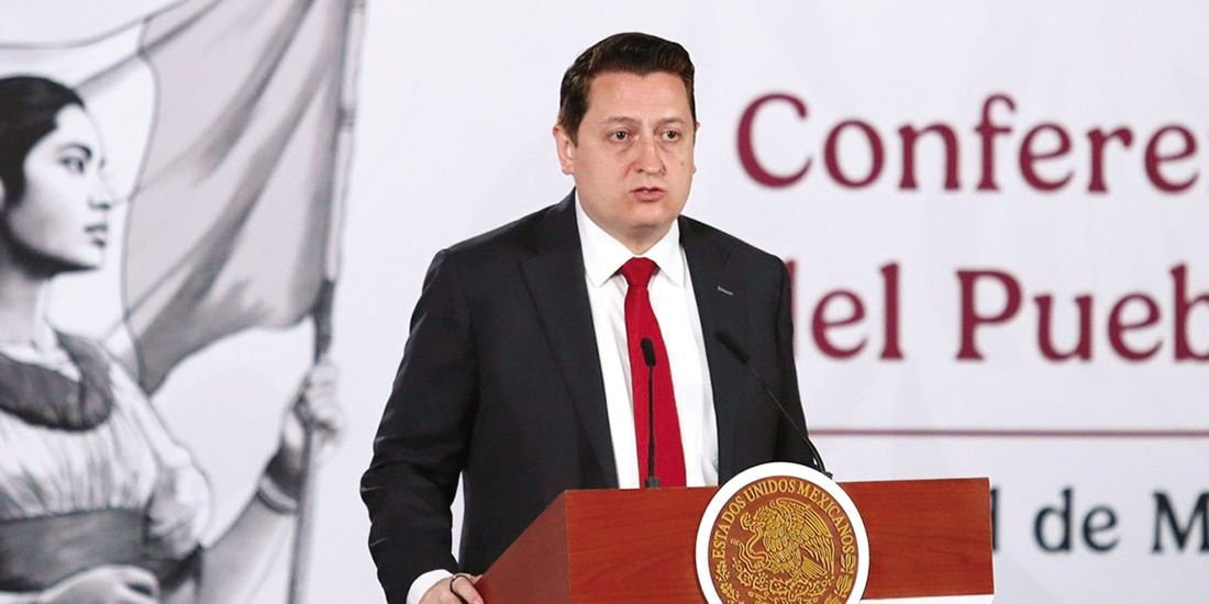 Néstor Núñez, titular de la UVIP de la SICT, ayer, en conferencia de prensa sobre el derecho de vía ferroviaria.