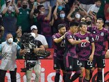 Jugadores y aficionados del Tricolor celebra, ayer, el gol del Chucky Lozano.