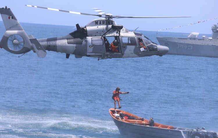 Maniobras de la Secretaría de Marina durante su 83 aniversario.