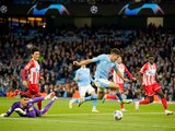 Una acción del Manchester City vs Estrella Roja de la Champions League