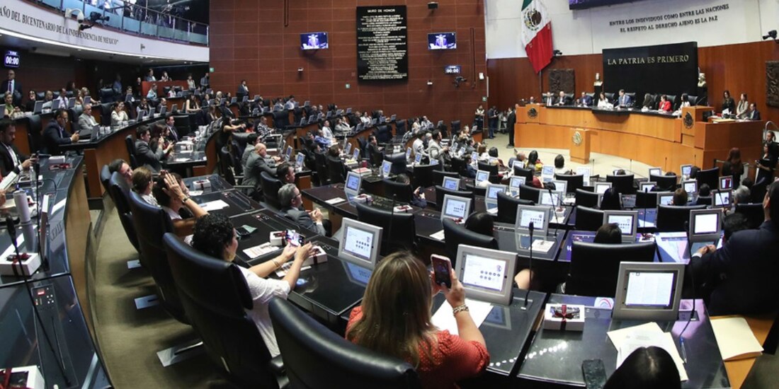 El PRI, a través del senador Miguel Ángel Riquelme, criticó la nueva estrategia de seguridad por carecer de un diagnóstico realista y presentar datos manipulados.
