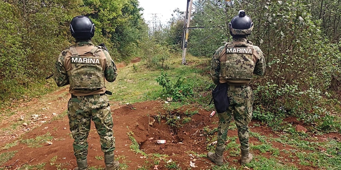La SEMAR, al inhabilitar 7 tomas clandestinas en Puebla, ayer.