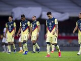 Jugadores del América se lamentan después de su derrota ante el Olimpia en la Concachampions el pasado miércoles en el Estadio Azteca.