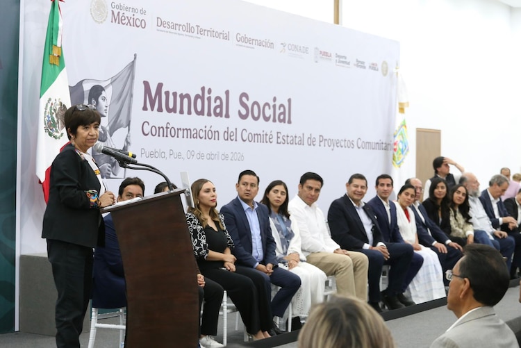 Representantes de los Comités Estatales de Proyectos Comunitarios rinden protesta para la vigilancia de los nuevos espacios deportivos.