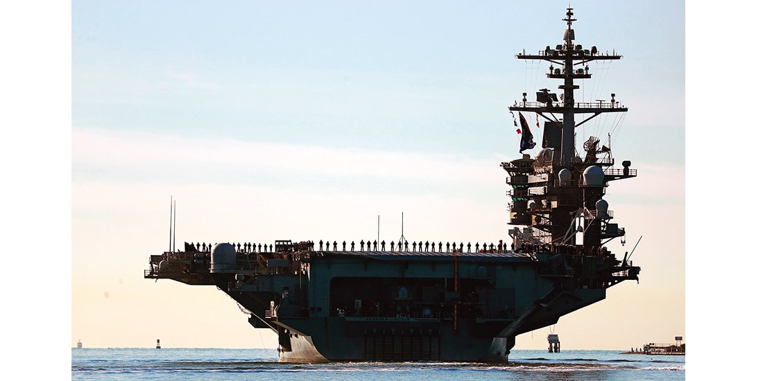 Familiares y congresistas dieron la voz de alarma ante la crisis de salud mental a bordo del USS Abraham Lincoln, mientras sus 5 mil marineros soportan un despliegue récord en el mar.