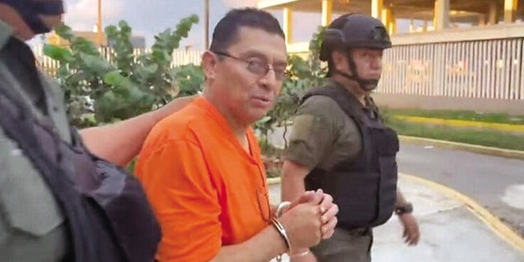 El reportero fue llevado en diciembre, esposado, a la cárcel.