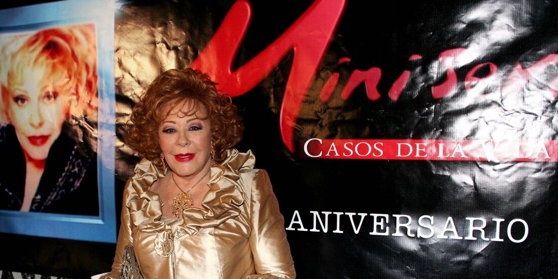 Silvia Pinal, durante el XXI aniversario de Mujer, casos de la vida real, el 21 de febrero del 2007.