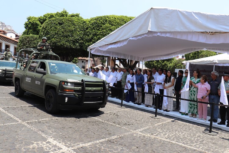 La gobernadora Evelyn Salgado dio el banderazo al Operativo "Semana Santa 2025" desde Taxco.