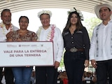 Julio Menchaca reafirma compromiso con el campo en Atlapexco, Hidalgo.