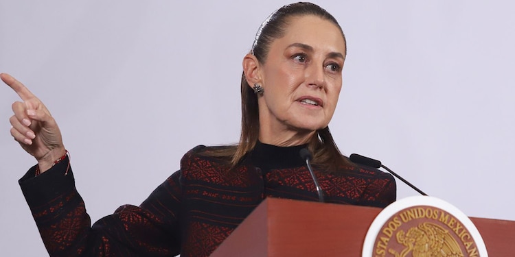 La Presidenta Claudia Sheinbaum consideró que la criminalización de las personas indocumentadas habla de una falta de humanidad.