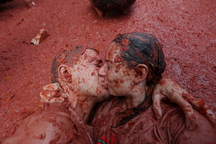 Parejas salieron a participar en esta festividad