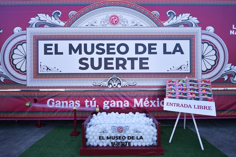 La Lotería Nacional acerca su legado al público con el Museo de la Suerte, una unidad móvil que contiene material inédito.