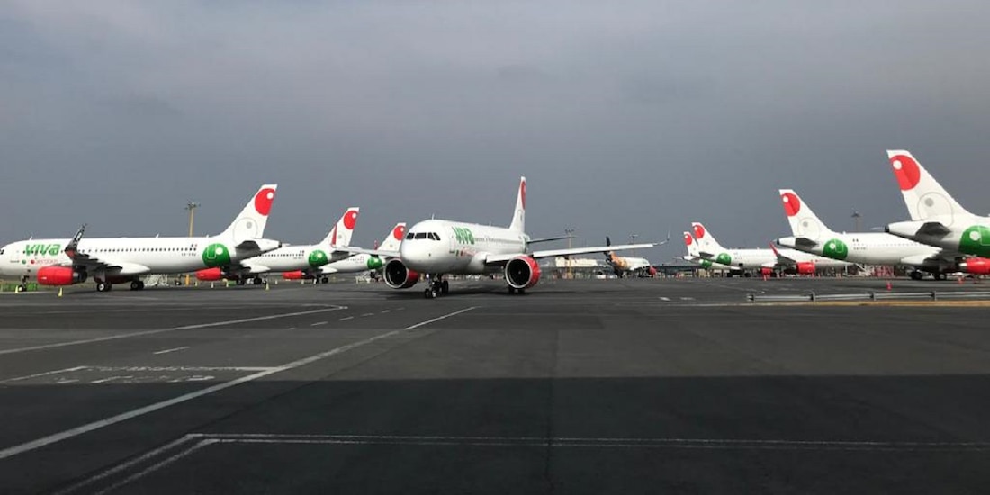 En la fotografía, aviones de la aerolínea VivaAerobus en el Aeropuerto Internacional de Monterrey.