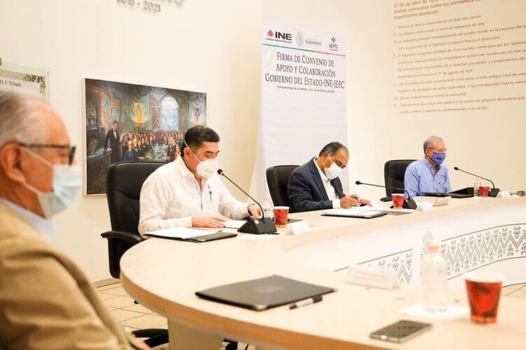 Firman un convenio de apoyo y colaboración gobierno del estado-INE-IEPC-Gro, participarán con acciones la SSP, SEG, PC y SSA.