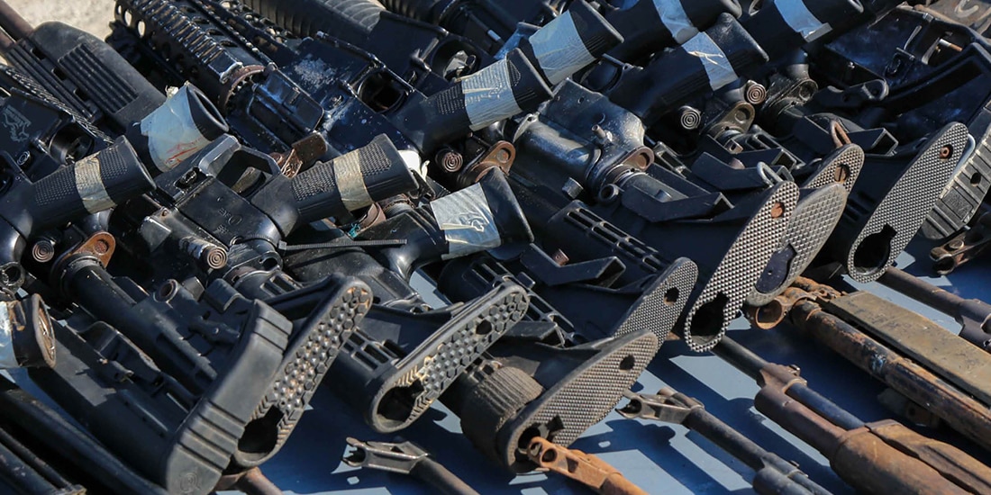 Identifican tráfico de armas desde EU a través de jóvenes y familiares