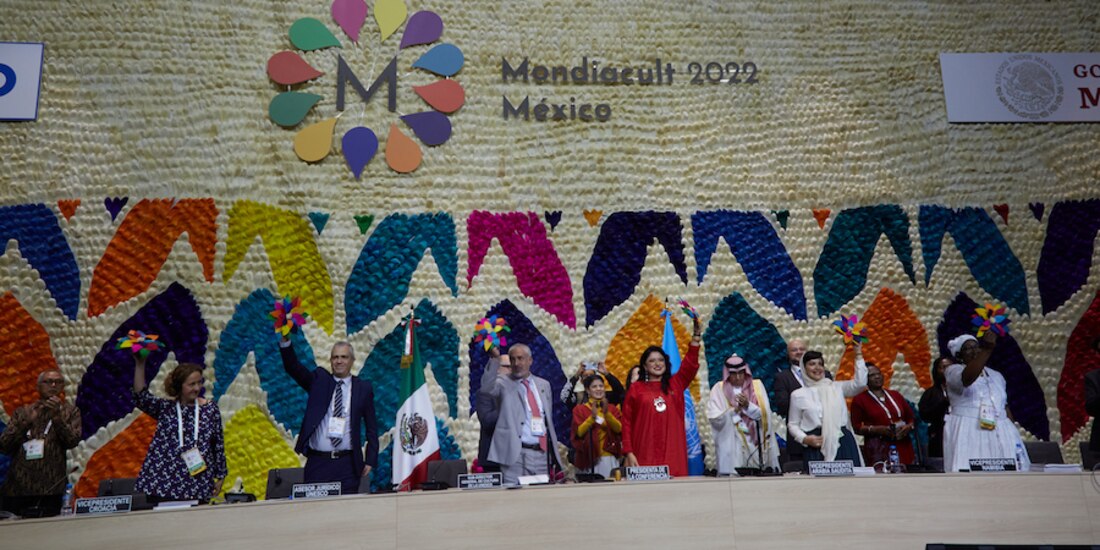 Ministros de cultura mundiales firman la declaratoria final en la Mondiacult, ayer.