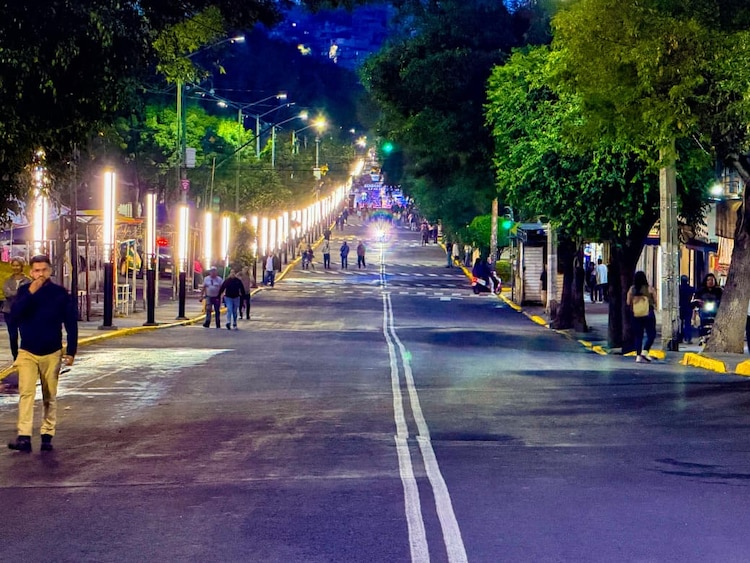 Con la instalación de 300 luminarias y nuevo asfalto, el programa "La Calle es Nuestra" transforma el entorno urbano en la GAM.