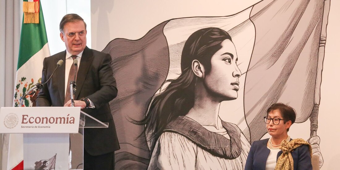 Marcelo Ebrard, titular de la Secretaría de Economía, ayer en conferencia.