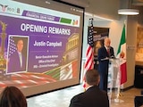 EN EL FORO Internacional de Delitos Financieros destacó la ponencia del embajador
de EU en México, Ronald Johnson con autoridades federales de ambos países, ayer