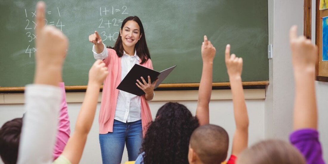 Escuela entrega guía donde recomienda no utilizar las palabras papá y mamá