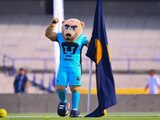 Goyo antes de un juego de Pumas en la Liga MX.