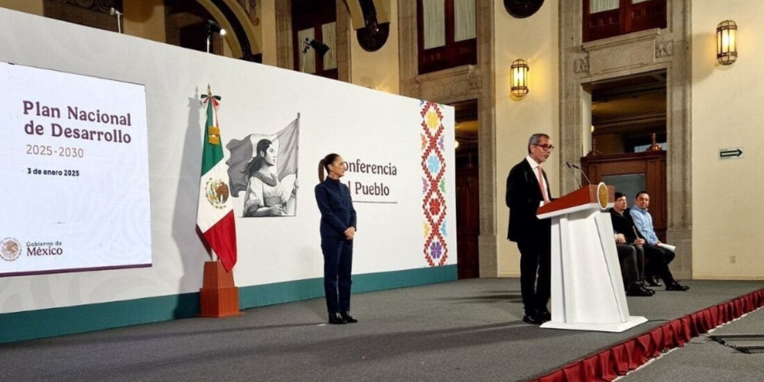 La Presidenta Claudia Sheinbaum, en enero pasado, al presentar el PND.